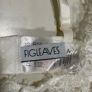 (2) Figleaves lace plunge bras